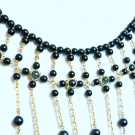 Plastron CHANEL couture perles bleues et noires