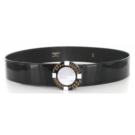 Ceinture CHANEL en cuir verni noir et boucle bijou en nacre