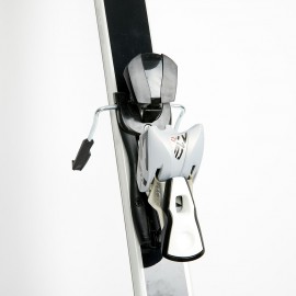 Skis CHANEL noir et blanc