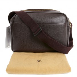 Sac Reporter Louis Vuitton en cuir Taïga bordeaux