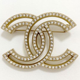 Broche CHANEL Double C strass et métal doré