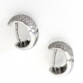 Stud Earrings in White Gold and Diamond Pave 