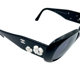 Lunettes de soleil Chanel noir à fleurs