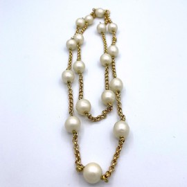 CHANEL Vintage Pearl Necklace