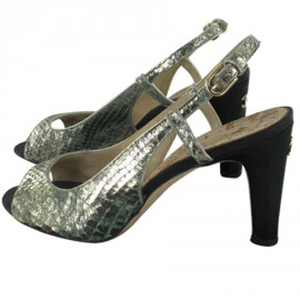 Sandales T 37 CHANEL en python gris argent