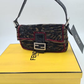 Baguette FENDI monogramme brodée