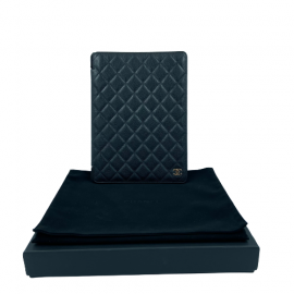 Etui Ipad CHANEL cuir matelassé noir