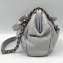 Sac gris clair CHANEL cuir vieilli