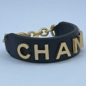 Bracelet C H A N E L. CHANEL doré