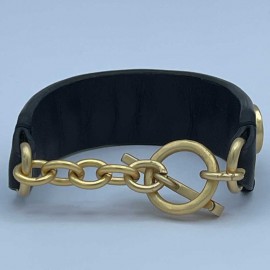 Bracelet C H A N E L. CHANEL doré