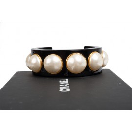 Bracelet CHANEL incrusté perles nacrées