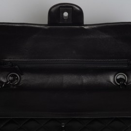 Timeless CHANEL cuir d'agneau all black