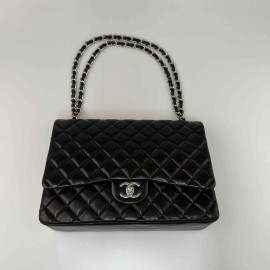 Maxi Jumbo CHANEL cuir d'agneau noir