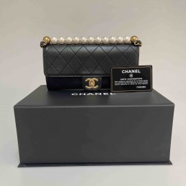 Wallet on chain CHANEL noir et perles