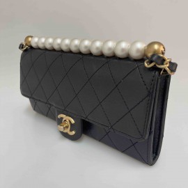 Wallet on chain CHANEL noir et perles