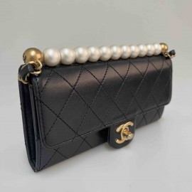 Wallet on chain CHANEL noir et perles