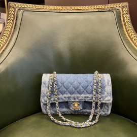 Sac Timeless CHANEL denim bleu delavé