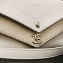 Sac CHANEL chevron bicolore beige