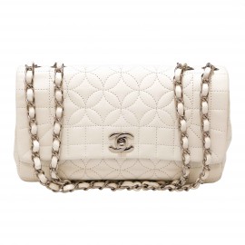 Timeless CHANEL blanc