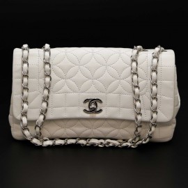 Timeless CHANEL blanc