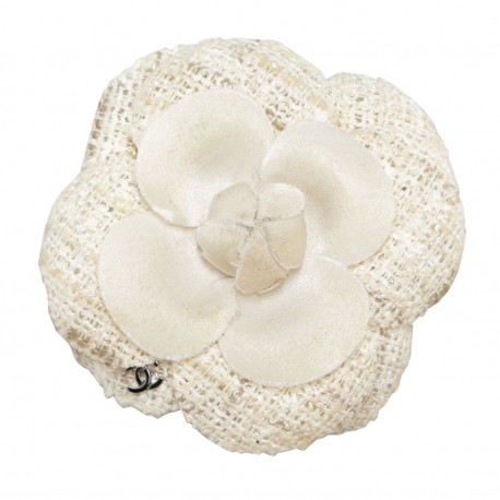 Broche camélia CHANEL beige