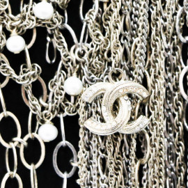 Plastron CHANEL chainettes perles