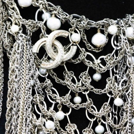 Plastron CHANEL chainettes perles