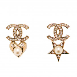 Boucles d'oreille CHANEL