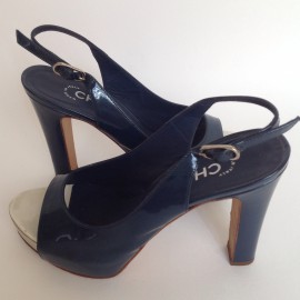 escarpins CHANEL t 37 cuir verni bleu