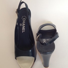 escarpins CHANEL t 37 cuir verni