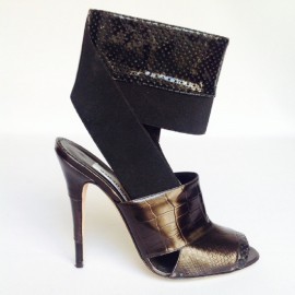 Sandales hautes en cuir noir imitation croco python MANOLO BLAHNIK T38