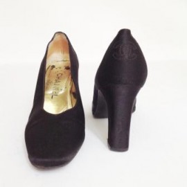 Escarpins en satin noir CHANEL T36