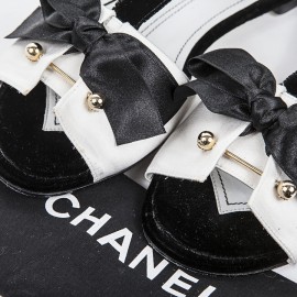 Sandales CHANEL T36 blanches et noires