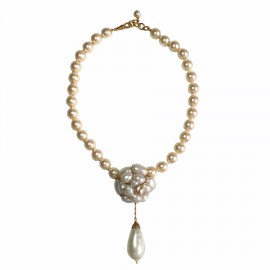 Collier camélia MARGUERITE de VALOIS en perles nacrées ivoire