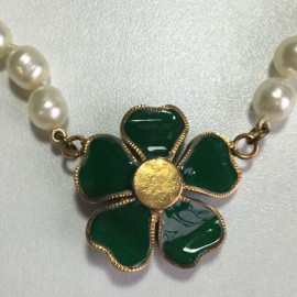 Collier MARGUERITE DE VALOIS fleurette et perles nacrées