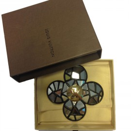 LOUIS VUITTON 'Mirror' brooch made of stainless steel