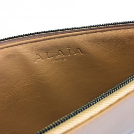 Pochette ALAIA en cuir rose poudré