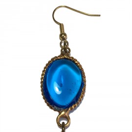 Boucles d'oreille clous pendants  MARGUERITE DE VALOIS en pâte de verre bleue