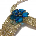 Collier ras de cou MARGUERITE de VALOIS fleur bleu saphir clair, strass et perles nacrées