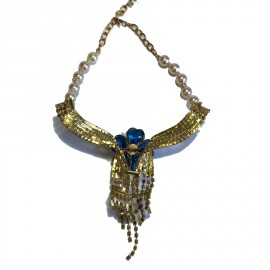 Collier ras de cou MARGUERITE de VALOIS fleur bleu saphir clair, strass et perles nacrées