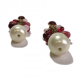 Boucles d'oreille clips Couture Marguerite de Valois en pâte de verre rose, rouge et nacrée