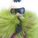 Bijou de sac pompon Karl FENDI en fourrure bicolore fuchsia et vert