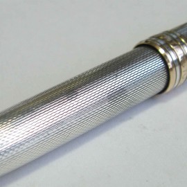 Stylo à bille MONTBLANC ancien en argent massif et or 