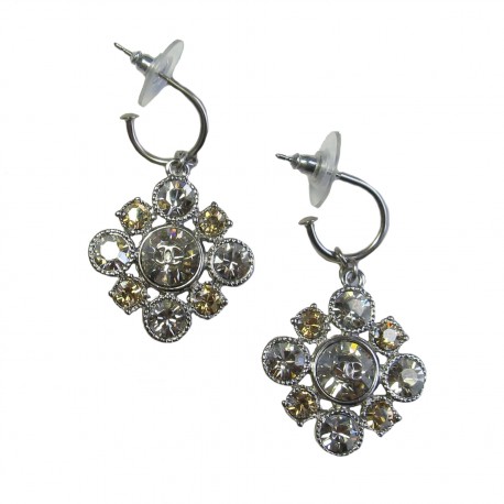 Boucles d'oreille Clous CHANEL strass de 2 couleurs