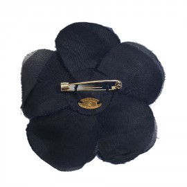 Broche CHANEL camélia en tissu bleu