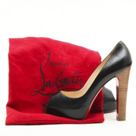 CHRISTIAN LOUBOUTIN T 38 high heels sandals in black lambskin