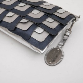 Pochette HOGAN by KARL LAGERFELD en cuir argent et bleu 