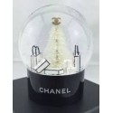 Boule à neige CHANEL "sapin enneigé"