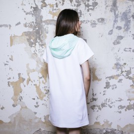 Robe sweat COURREGES blanche et capuche verte