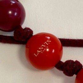 Sautoir LANVIN boules rouges et violettes par ALBER ELBAZ